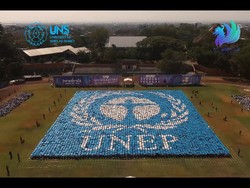 Bak Suporter Bola, Maba UNS Bentuk Konfigurasi Kampanye Anti-Plastik