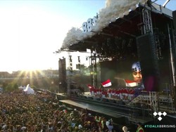 Tak Cuma Indonesia Raya, NIKI Juga Kibarkan Merah Putih di Los Angeles