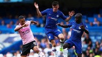 Skor 1-1 menutup pertandingan ini. Chelsea yang masih tanpa kemenangan di posisi ke-15 klasemen Premier League dengan satu poin. Leicester di posisi ke-12. REUTERS/Eddie Keogh.