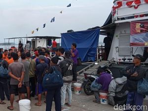 Tim SAR Temukan KM Makmur Jaya yang Mati Mesin di Tengah Laut Tim SAR Temukan KM Makmur Jaya yang Mati Mesin di Tengah Laut