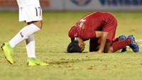 Beckham Putra Nugraha sujud syukur usai mengalahkan Myanmar. Dalam pertandingan ini Beckham menyumbangkan dua gol untuk Indonesia. Dua gol itu dicetak di menit ke-36 dan 45.