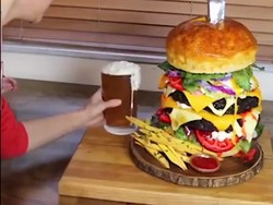 Unik! Pancake dan Buger yang Persis Aslinya Ini Terbuat dari Kue