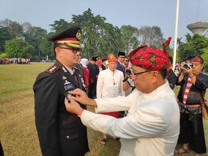 Tumpas Narkoba, Polres Jakbar Raih Award dari Menristekdikti di HUT RI