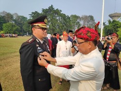 Tumpas Narkoba, Polres Jakbar Raih Award dari Menristekdikti di HUT RI