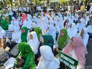 Ribuan Santri di Probolinggo Aksi Damai Tuntut 2 Tempat Karaoke Ditutup Ribuan Santri di Probolinggo Aksi Damai Tuntut 2 Tempat Karaoke Ditutup