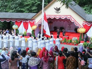 WNI di Washington Tetap Antusias Ikut Upacara HUT ke-74 RI Meski Cuaca Panas WNI di Washington Tetap Antusias Ikut Upacara HUT ke-74 RI Meski Cuaca Panas