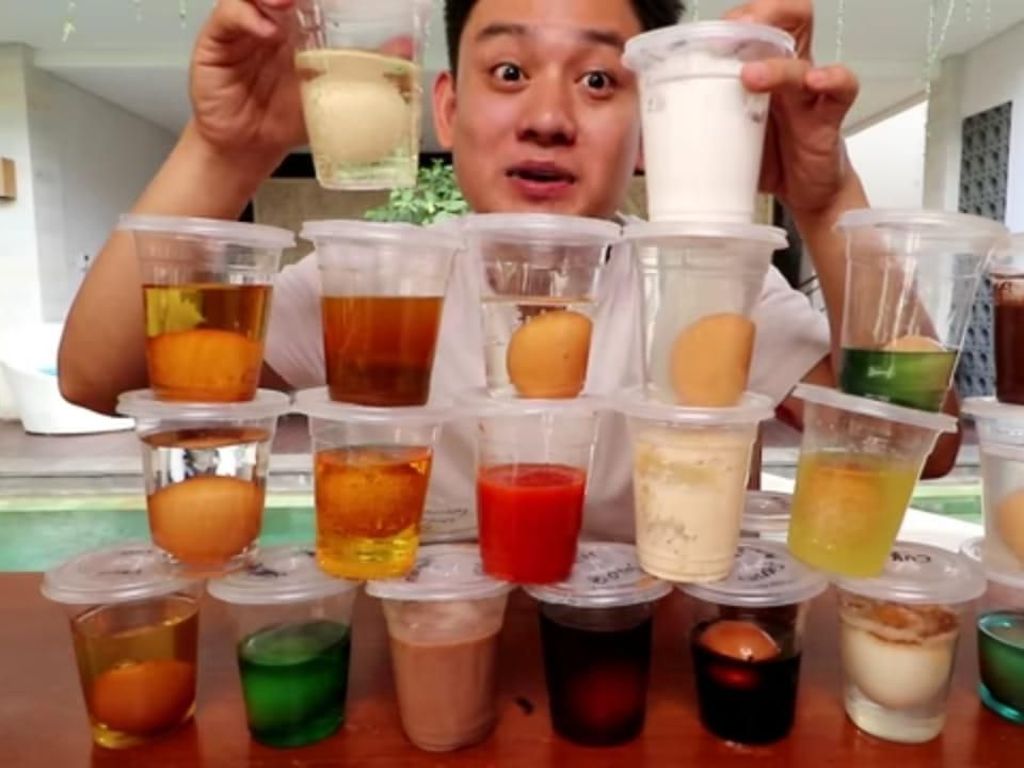 YouTuber Ini Uji Coba Rendam Telur dalam Cuka hingga Pasta Gigi Selama 48 Jam