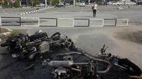 Sisa-sisa Bangkai Kendaraan Pasca-aksi Massa di Sorong
