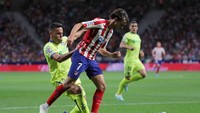 Kieran Trippier dan Joao Felix dimainkan sejak menit pertama. REUTERS/Sergio Perez.