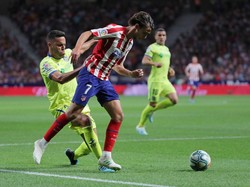 Kieran Trippier dan Joao Felix dimainkan sejak menit pertama. REUTERS/Sergio Perez.