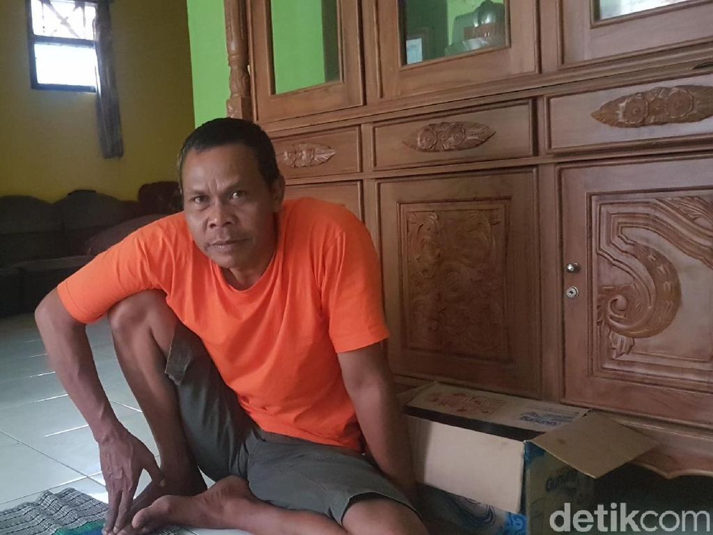 Ayah Korban Minta Polisi Segera Tangkap Pembunuh Sekeluarga di Serang Ayah Korban Minta Polisi Segera Tangkap Pembunuh Sekeluarga di Serang
