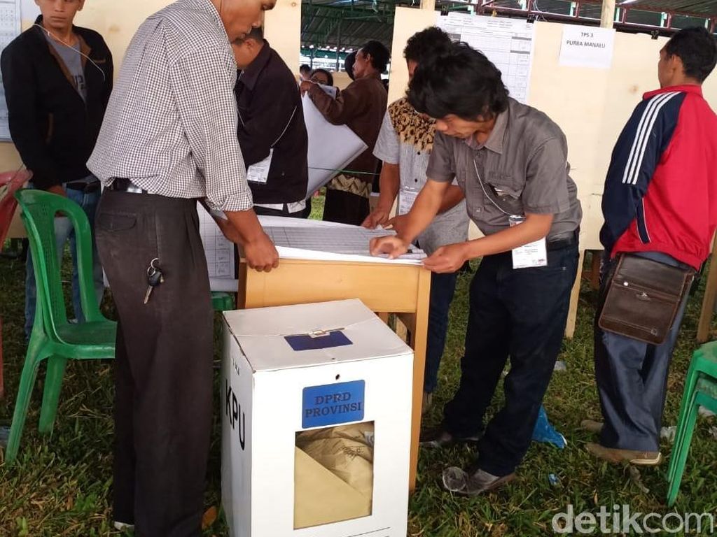 KPU Hitung Suara Ulang 160 TPS di Humbang Hasundutan Sumut KPU Hitung Suara Ulang 160 TPS di Humbang Hasundutan Sumut