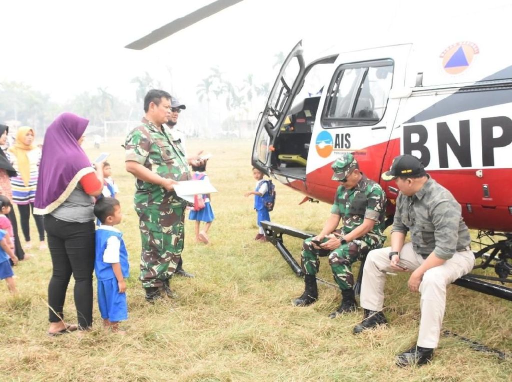 Tinjau Karhutla, Heli Bupati Musi Banyuasin Mendarat Darurat di Jambi Tinjau Karhutla, Heli Bupati Musi Banyuasin Mendarat Darurat di Jambi