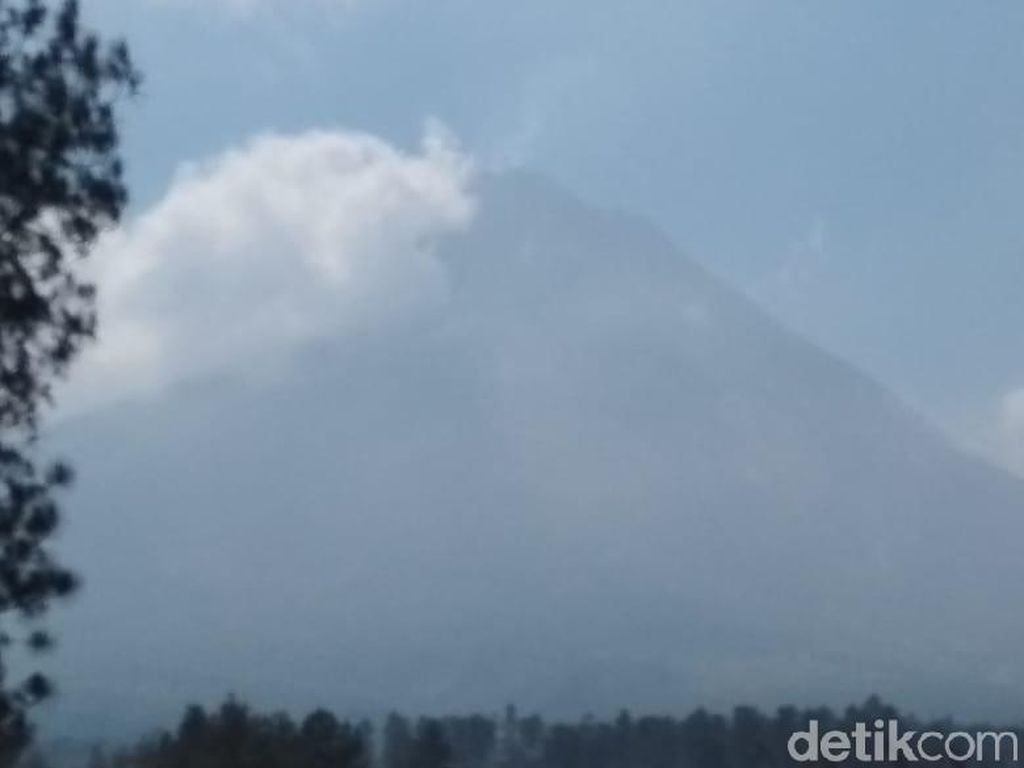 Gunung Merapi Embuskan Awan Panas Letusan Sore Ini Gunung Merapi Embuskan Awan Panas Letusan Sore Ini