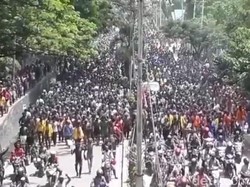 Selain Manokwari, Massa di Jayapura Long March Menuju Kantor DPRD