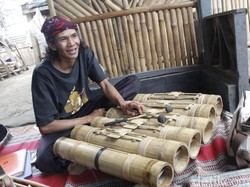Kisah Uteng Hidupkan Kembali Permainan Tradisional Sunda di Lembang