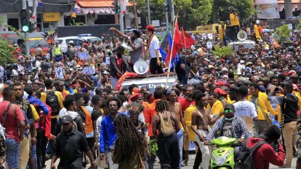 Massa di Jayapura Gelar Aksi Long March