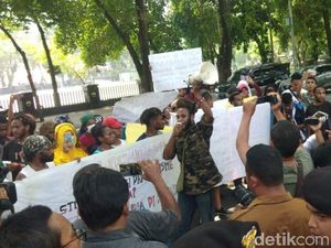 Aksi Berjalan Damai, Aspirasi Mahasiswa Papua Diterima DPRD Sumut Aksi Berjalan Damai, Aspirasi Mahasiswa Papua Diterima DPRD Sumut