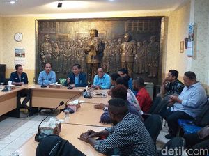 Mahasiswa Papua Tanggapi Insiden Penyerangan Asrama di Surabaya Mahasiswa Papua Tanggapi Insiden Penyerangan Asrama di Surabaya