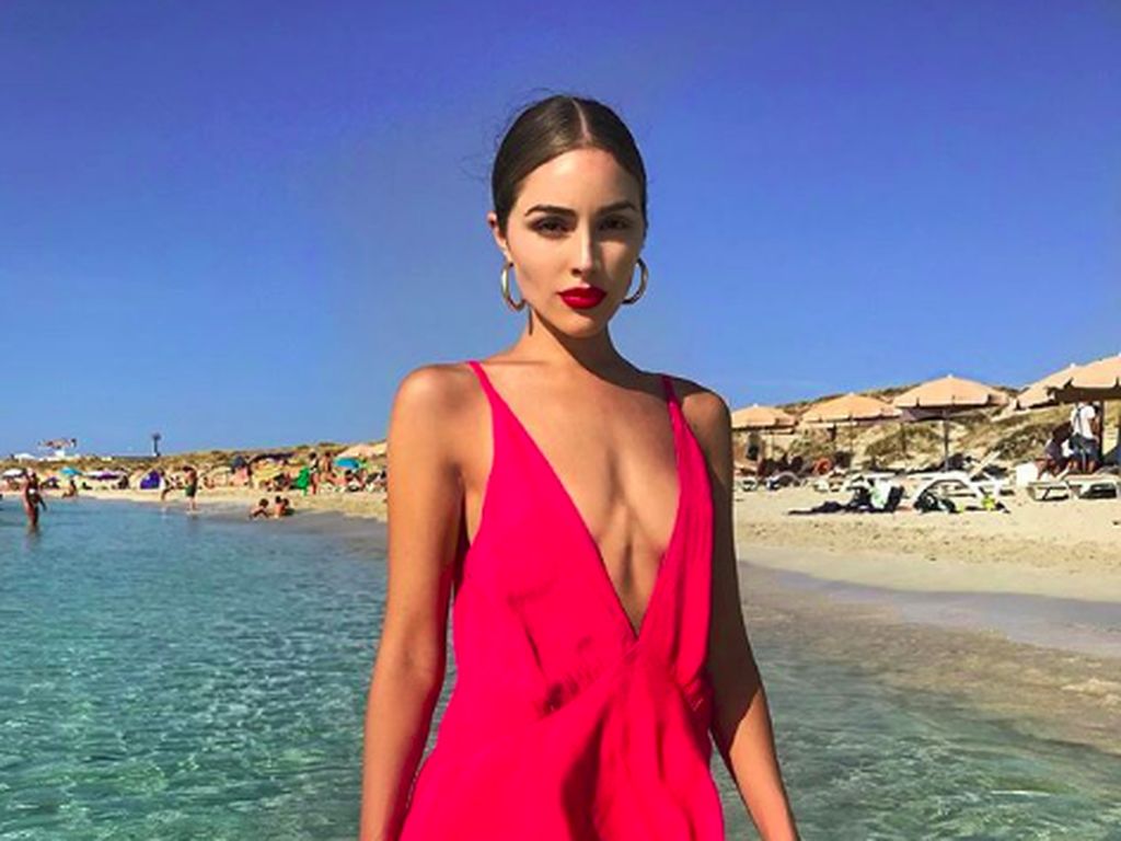 Olivia Culpo Tampil Berani di Bali Olivia Culpo Tampil Berani di Bali