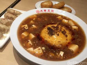 Osaka Ohsho: Ada Tenshinhan dan Gyoza Enak Gaya Osaka Osaka Ohsho: Ada Tenshinhan dan Gyoza Enak Gaya Osaka
