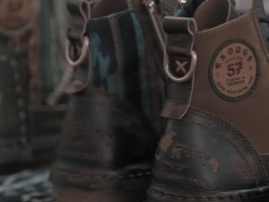 Merdeka! Ini Sepatu Kulit Peta Indonesia yang Dibeli Jokowi