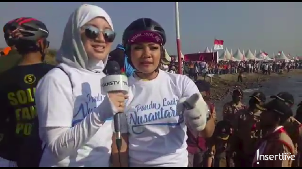Nirina Zubir Mengikuti Kegiatan Menghadap Laut 2.0 di Pantai Ancol, Senin (19/8/2019).
