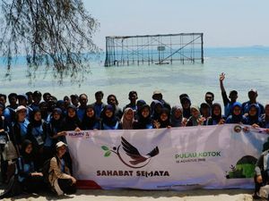 Pertamina Ajak Milenial Lindungi Elang Bondol di Pulau Seribu Pertamina Ajak Milenial Lindungi Elang Bondol di Pulau Seribu