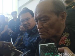 Buya Syafii Maarif Tanggapi Pernyataan Video Viral UAS Soal Salib Buya Syafii Maarif Tanggapi Pernyataan Video Viral UAS Soal Salib