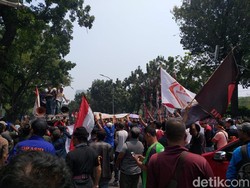 Ada Demo Protes Ganjil Genap, Lalin Depan Balai Kota DKI Macet