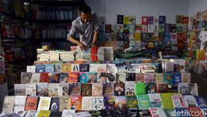 Surga Tersembunyi Pecinta Buku di Pasar Kenari