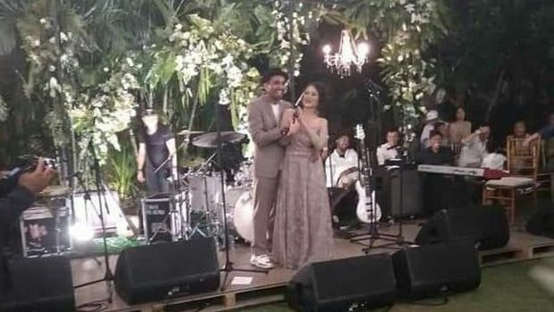 Glenn Fredly dan Mutia Ayu di resepsi pernikahan