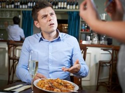 Kesal Pelayanannya Lama, Pengunjung Resto Ini Tembak Pelayan!