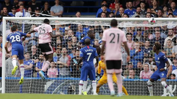 Chelsea gagal mempertahankan keunggulan lawan Leicester.