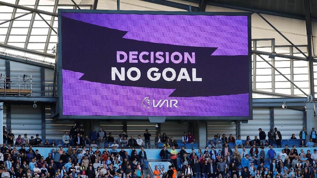 Gol kemenangan Manchester City dianulir VAR karena ada handball (Phil Noble/Reuters)