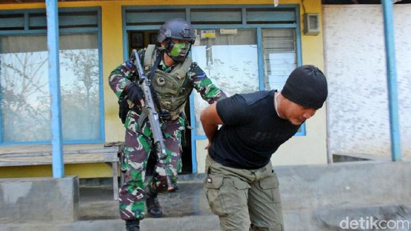 Aksi Marinir Indonesia dan AS Lumpuhkan Musuh di Banyuwangi