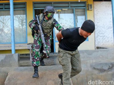 Aksi Marinir Indonesia dan AS Lumpuhkan Musuh di Banyuwangi