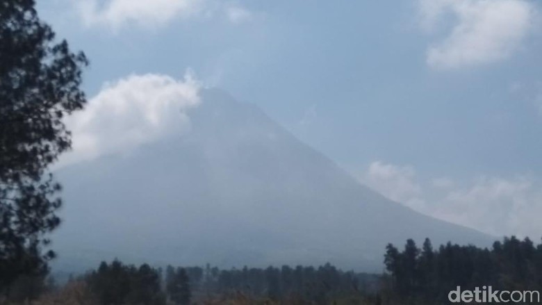 500 Personel Gabungan Dikerahkan ke Lokasi Kebakaran Lereng Merapi