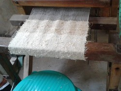 Mahasiswa Unpad Olah Limbah Sawit Jadi Kain Tenun