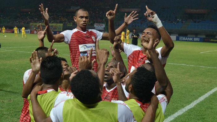 Persipura Jayapura imbang dengan Borneo FC. (Foto: Suwandy/Antara)