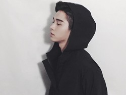 Netizen Heboh Sosok Tampan Manajer Artis K-pop, Ternyata Ini Faktanya