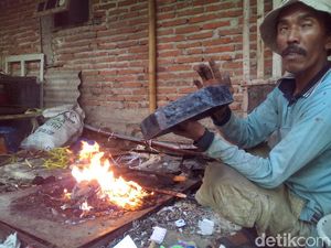 Sedulur Sikep di Kudus, Daur Ulang Limbah Plastik Jadi Paving