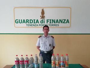 Ambil Pasir dari Pantai Italia, Turis Prancis Terancam 6 Tahun Bui