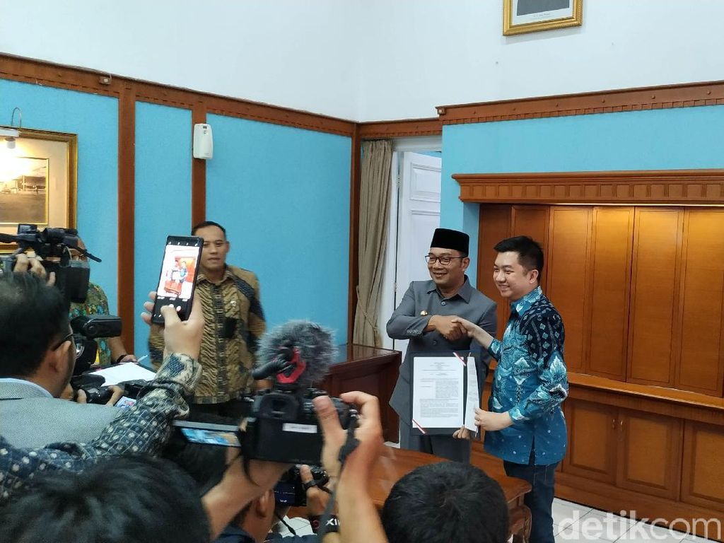 Ridwan Kamil Gandeng Tokopedia Kembangkan Desa Digital Ridwan Kamil Gandeng Tokopedia Kembangkan Desa Digital