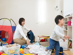 5 Cara Mudah & Realistis Bersihkan Rumah yang Dihuni Anak-anak