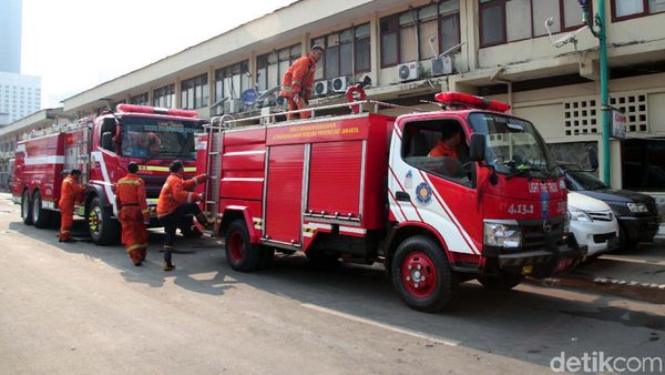 Kebakaran di Ruang Bawah Tanah Polda Metro Berhasil Dipadamkan