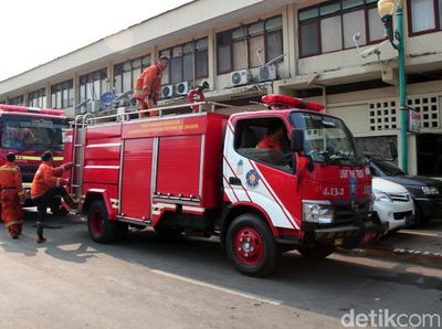 Kebakaran di Ruang Bawah Tanah Polda Metro Berhasil Dipadamkan