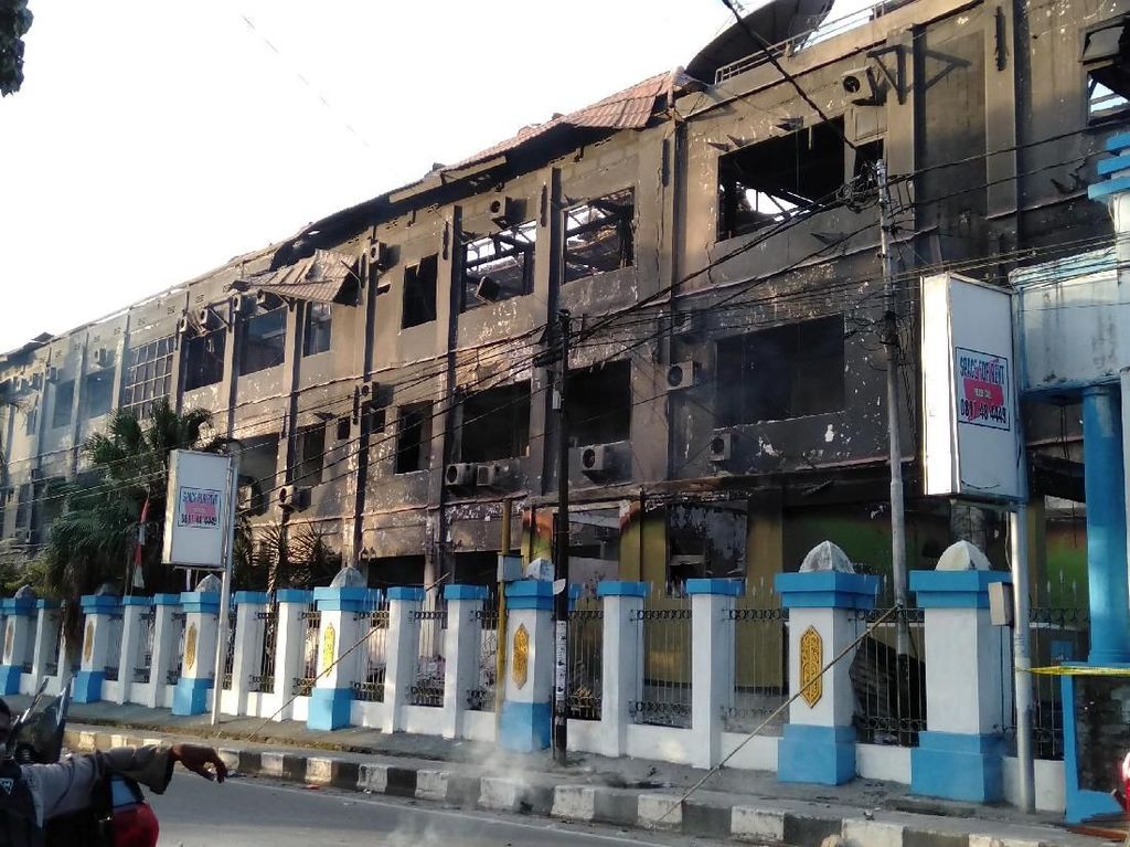 25 Fasum Rusak Akibat Rusuh di Manokwari dan Sorong 25 Fasum Rusak Akibat Rusuh di Manokwari dan Sorong