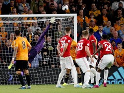 Tendangan terukurnya gagal ditepis De Gea. REUTERS/Andrew Yates.