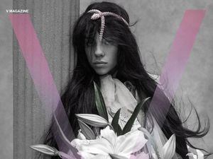 Pakai Gaun Pengantin, Penampilan Billie Eilish Bikin Pangling